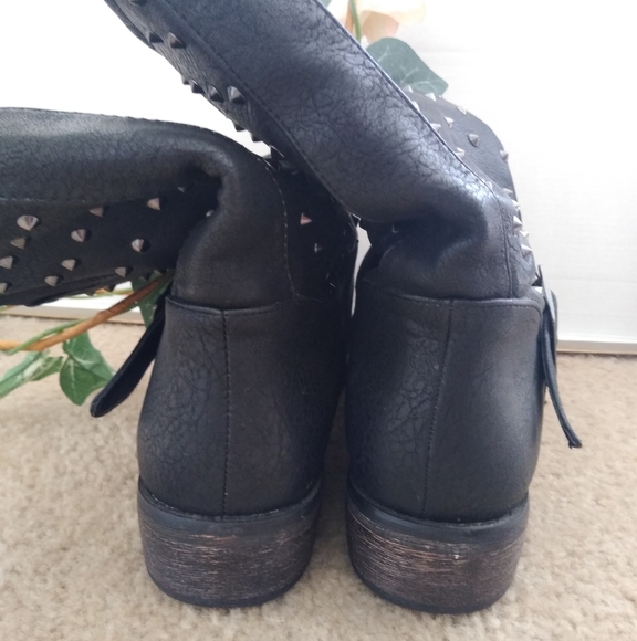 Spiked high boots - Picture 2 of 8